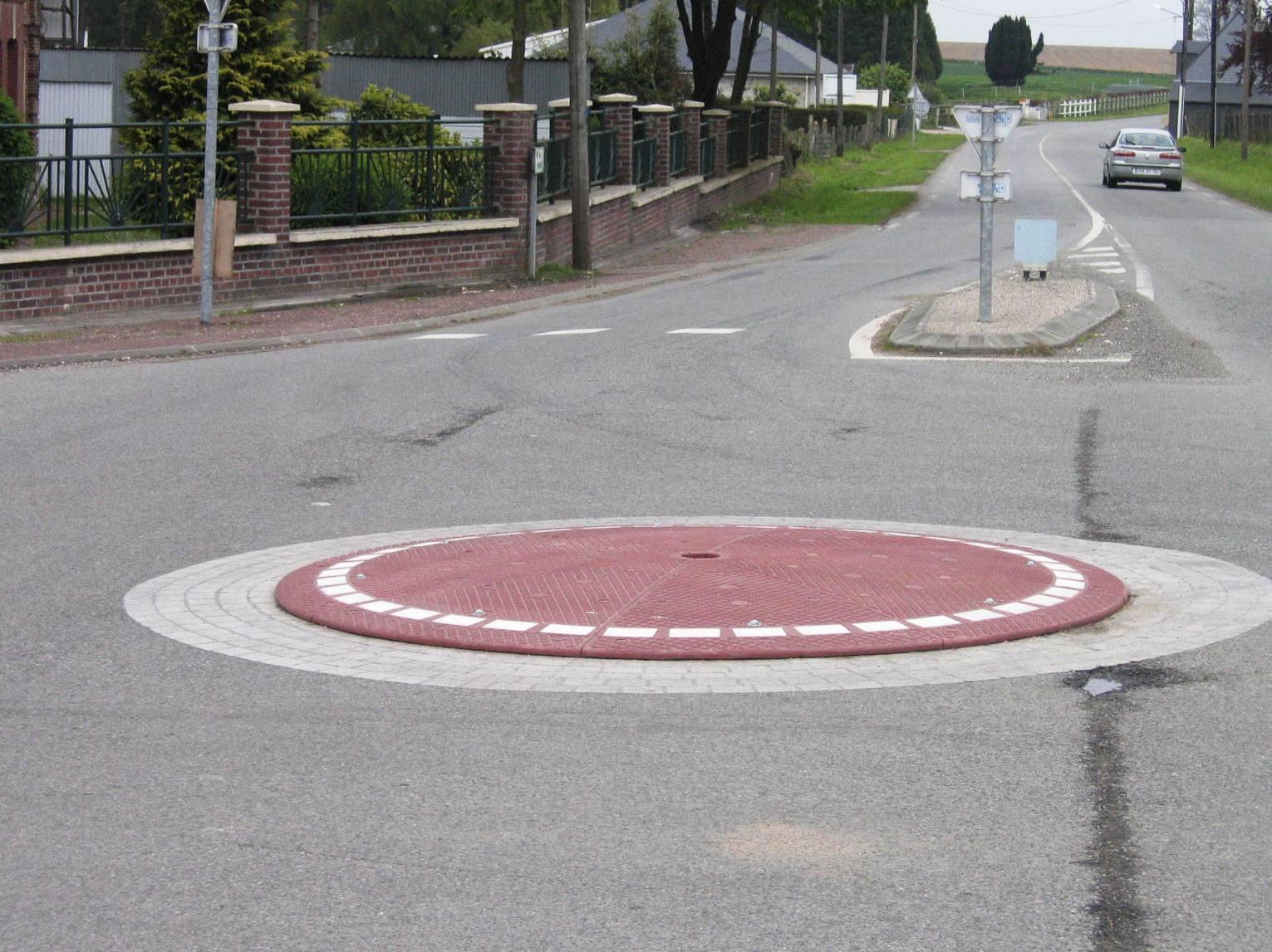 TDJ Rundkørsel - fartdæmpning fra trafikgummi.dk