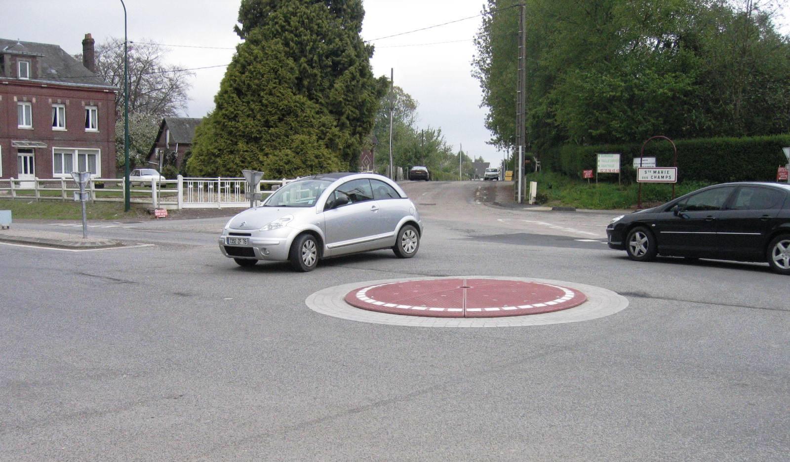 TDJ Rundkørsel - fartdæmpning fra trafikgummi.dk