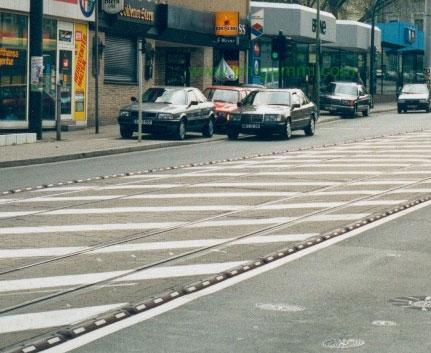 TDJ Markeringsbjælke - baneopdeling fra trafikgummi.dk TDJ Markeringsbjælke - baneopdeling fra trafikgummi.dk