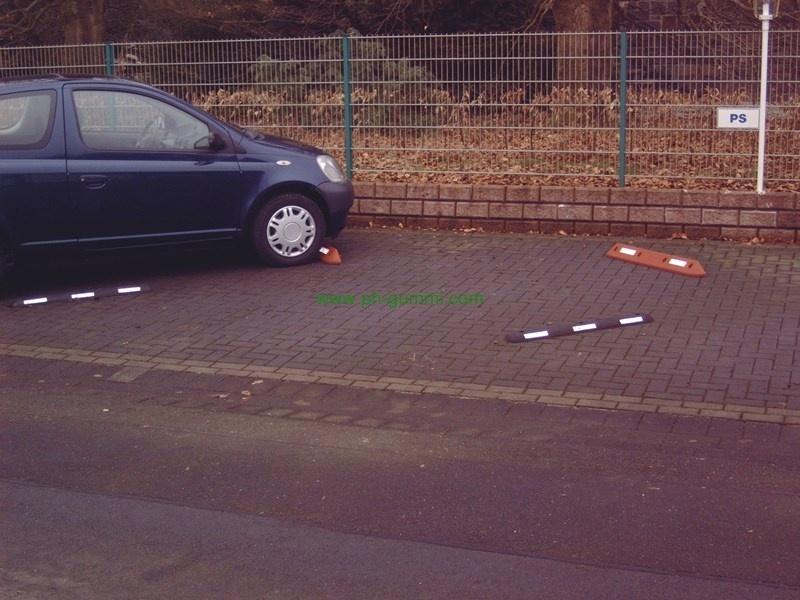 TDJ Markeringsbjælke og kantblok fra trafikgummi.dk. Anvendes til opdeling af parkeringsbås TDJ Markeringsbjælke og kantblok fra trafikgummi.dk. Anvendes til opdeling af parkeringsbås