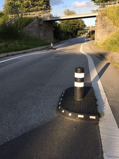 TDJ flytbart Helleanlæg med kunststofpullert fra trafikgummi.dk