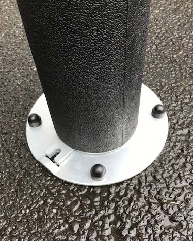 TDJ Pullert aftagelig i fleksibel gummi fra trafikgummi.dk sort m/hvid refleks