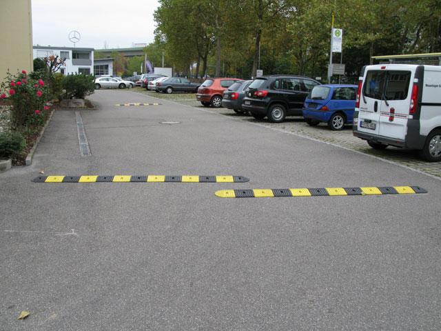 TDJ Vejbump 15 km/t sort og gult. Midlertidig vejbump. 2-delt bump fra Trafikgummi.dk TDJ Vejbump 15 km/t sort og gult. Midlertidig vejbump. 2-delt bump fra Trafikgummi.dk