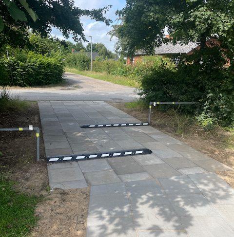 TDJ Zigzag Cykelbump - Slowrider fra Trafikgummi.dk. Fartdæmpning på cykelsti.