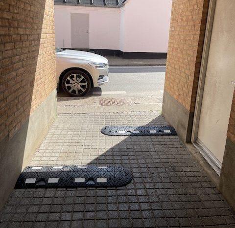 TDJ Zigzag Cykelbump - sikkerhed med flow på cykelstien. Vejbump fra Trafikgummi.dk