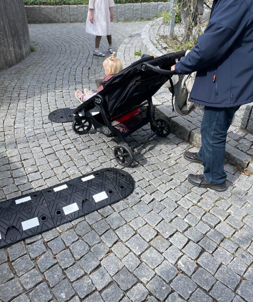 TDJ Zigzag Cykelbump - sikkerhed med flow på cykelstien. Vejbump fra Trafikgummi.dk