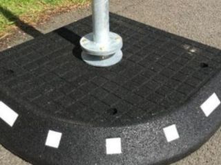 TDJ Helleanlæg med standerbeslag - beslag til montering af skilte. Trafikgummi.dk TDJ Helleanlæg med standerbeslag - beslag til montering af skilte. Trafikgummi.dk