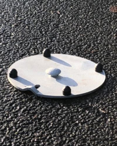 TDJ Pullert - aftageligt beslag. Let og hurtig at montere og afmontere. Trafikgummi.dk
