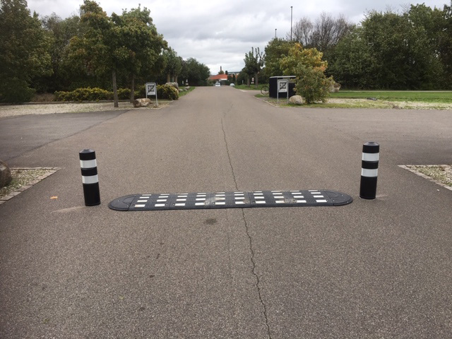 Vejbump 30km* TDJ Slowrider Vejbump fra trafikgummi.dk 5-10 km/t med kabelgennemføring