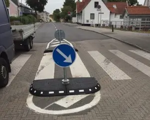 tdj_trafikgummi_dk_helle_ved_fodgaengerovergang_m_skilt1
